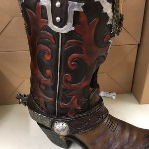 Large planter boot 70 dollars or for decoration